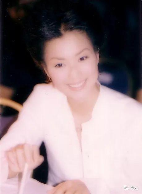 演藝圈的雙生花！「鄭秀文及楊千嬅」傻傻分不清楚  宿命糾纏最終「放下恩怨」擁抱道謝
