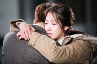 畢業5年同學聚會，來12女1男，就我一男的，飯後我去結賬，卻愣在原地