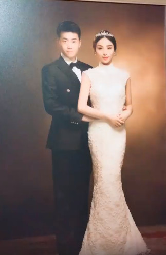 他曬出老婆「美如天仙婚紗照」全網暴動　一轉頭「床上慵懶嬌妻」網笑噴：嫁對人了！