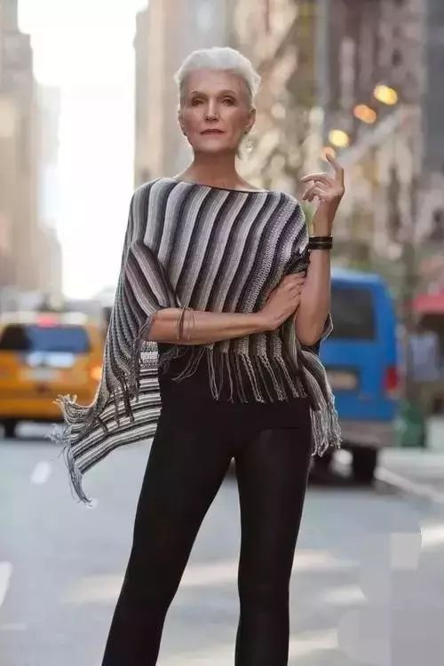 特斯拉老闆媽媽才叫厲害！68歲拍雜誌照，打5份工，單身40年養育了億萬富翁兒子！