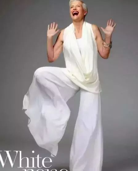 特斯拉老闆媽媽才叫厲害！68歲拍雜誌照，打5份工，單身40年養育了億萬富翁兒子！