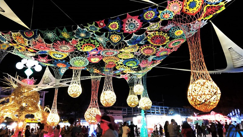 還沒結束！台灣燈會「最夢幻生命樹」成大鵬灣人氣王　政府決定「把它移到這裡」繼續發光