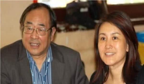 一場戲一見鍾情!夫妻「相差23歲」甜蜜恩愛 丈夫走後5年「為愛女振作復出」實力不減