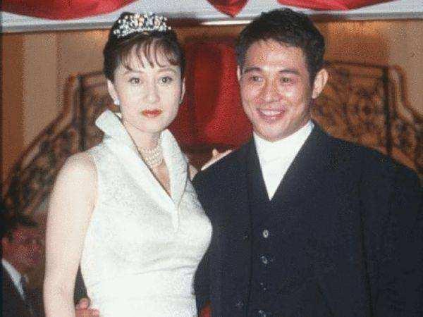 李連杰兩任妻子生活差很大！前妻在美容院「打工10年」 她卻「坐擁20億財產」無憂無慮