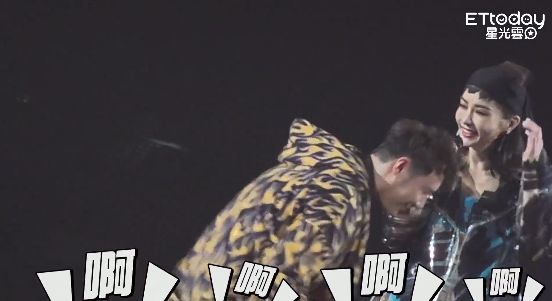 驚喜現身!謝金燕復出「穿開高衩泳衣」出場超失控 下一秒她「突然脫稿演出」潘瑋柏傻眼直冒冷汗