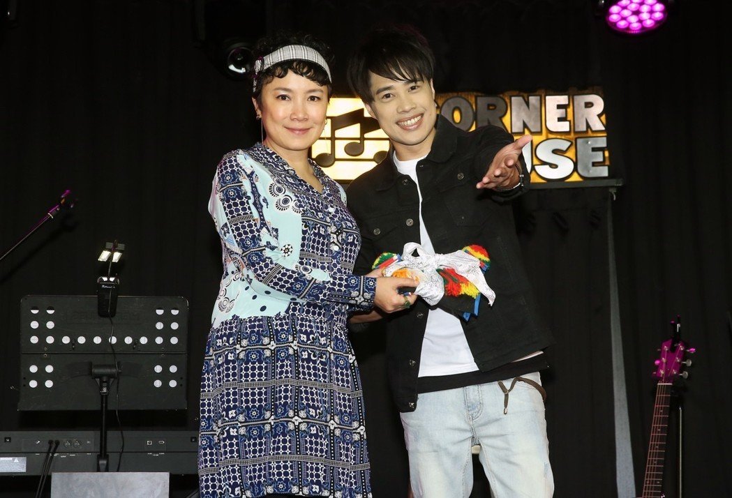 同樣有過失敗婚姻！失婚謝麗金露面「喊話姊弟戀」  帶小孩力挺「獨自撫養7歲女兒」的他