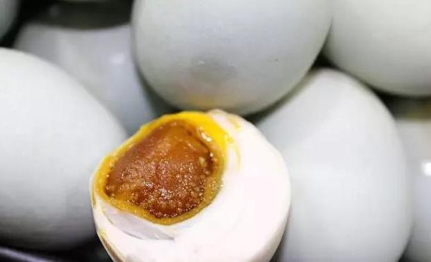 阿嬤用了40年的配方「3分鐘教會你快速醃咸鴨」蛋7天就能吃，個個蛋黃噴香流油