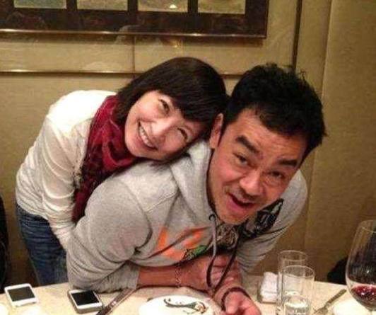 54歲劉青雲近照,從小被父母嫌棄,妻子是工程師,百年後財產會捐贈