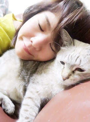 曾和愛貓約定「來當我孩子」！寶寶「出生後剃頭」她哭了：媽媽認得你...