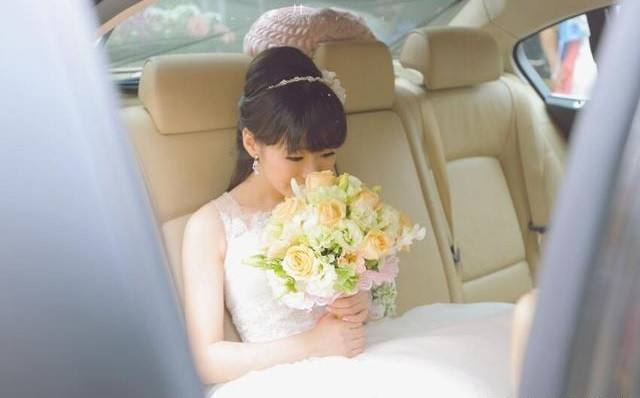 出身離異家庭！媽媽改嫁「爸爸再娶我不喜歡繼母」　婚禮上「親媽和繼母都給我一張卡」一查金額我傻了