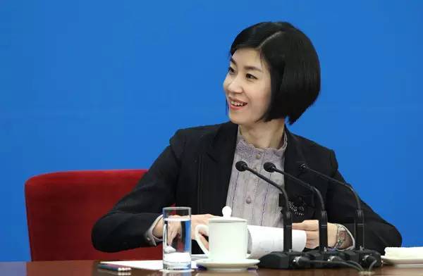 《離騷》如何翻英文？中國首席美女翻譯官「遇到總理講古詩詞」　下一秒「從容精準神翻譯」被讚爆