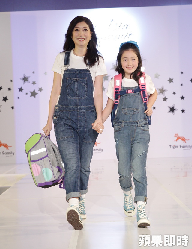 9歲夏天暴風抽高「母女走秀」神長腿超吸睛　10節目搶邀約「黃嘉千有錢也不賺」教育被狂讚