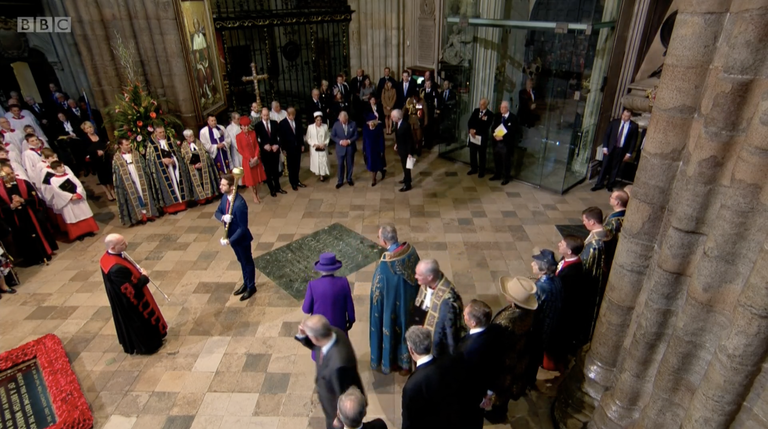 英國王室久違合體　梅根見到凱特「突如其來上前一個舉動」記者暴動狂拍：哈利威廉也被嚇一跳！