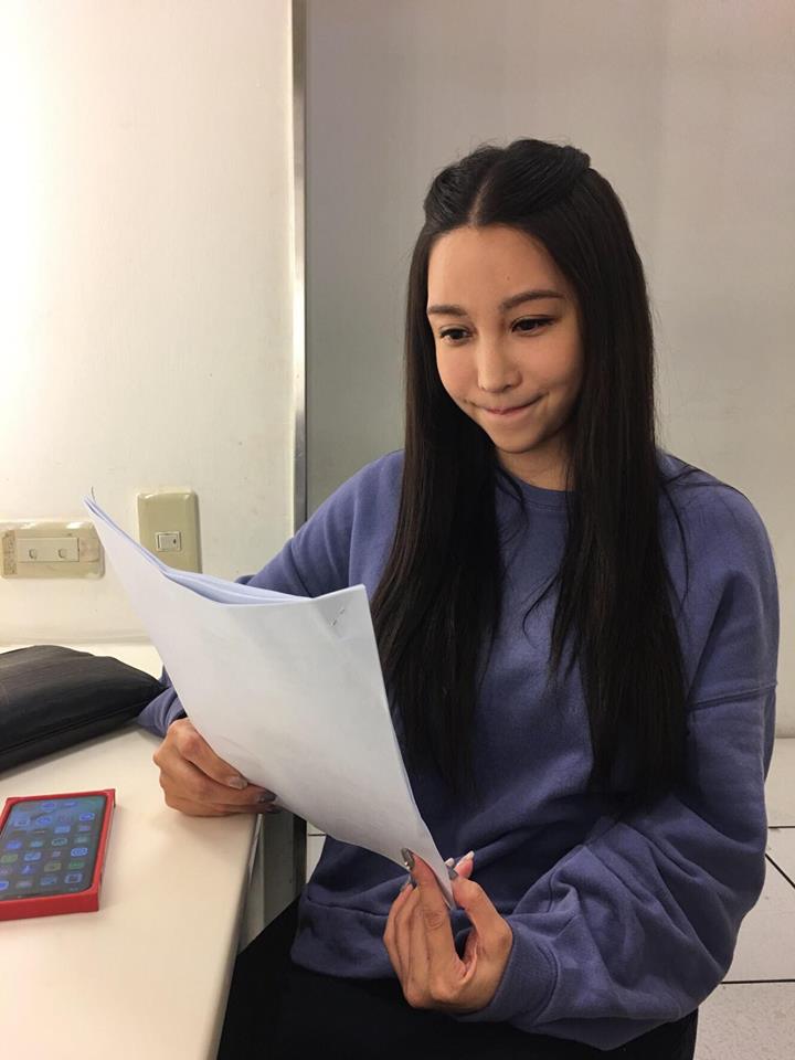 《金家》女星因外配媽媽遭歧視！老師膠帶封嘴嗆「來台搶男人」同學辱罵「傭人」：我漸漸麻木了