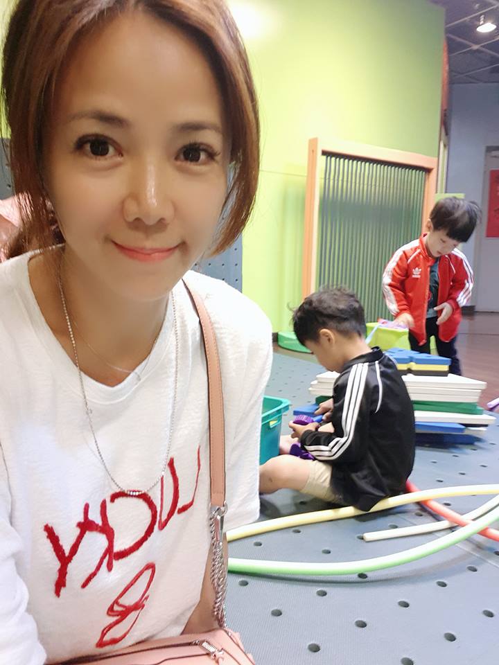 陳仙梅「懷二胎受傷忍痛撐過孕期」好在老公超貼心　「生產吃全餐超痛」只盼兩兒和睦相處