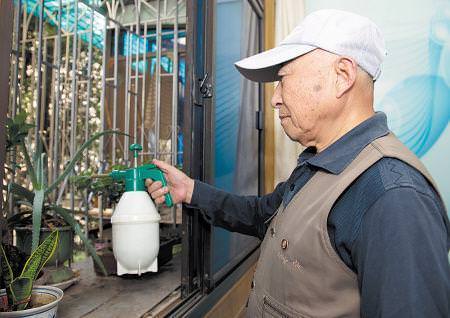 養花不要在傻傻的只知道澆水了「花都澆爛根了」老花農教你一個訣竅，養花都能輕鬆爆盆