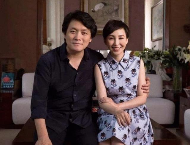 氣質女星為窮小子在19歲私奔！  擠在地下室「未婚生3子」  今老公成名導演她「44歲被寵上天」