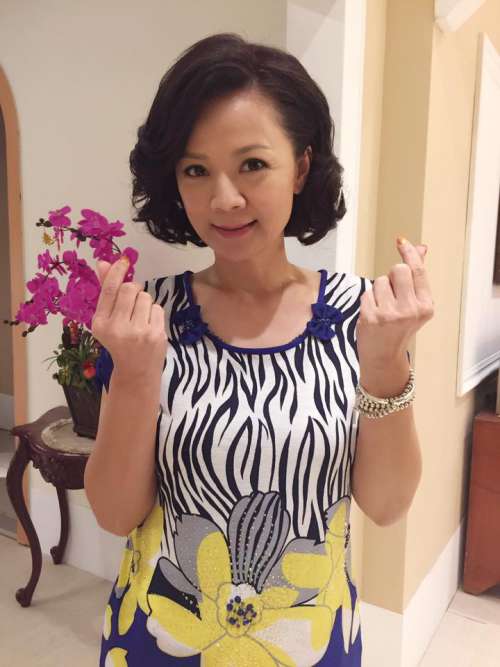 高欣欣淚憶「欠百萬卡債」被要求陪議員！與李國超不婚「疼愛繼女如親生」狂瘦10公斤奪冠軍