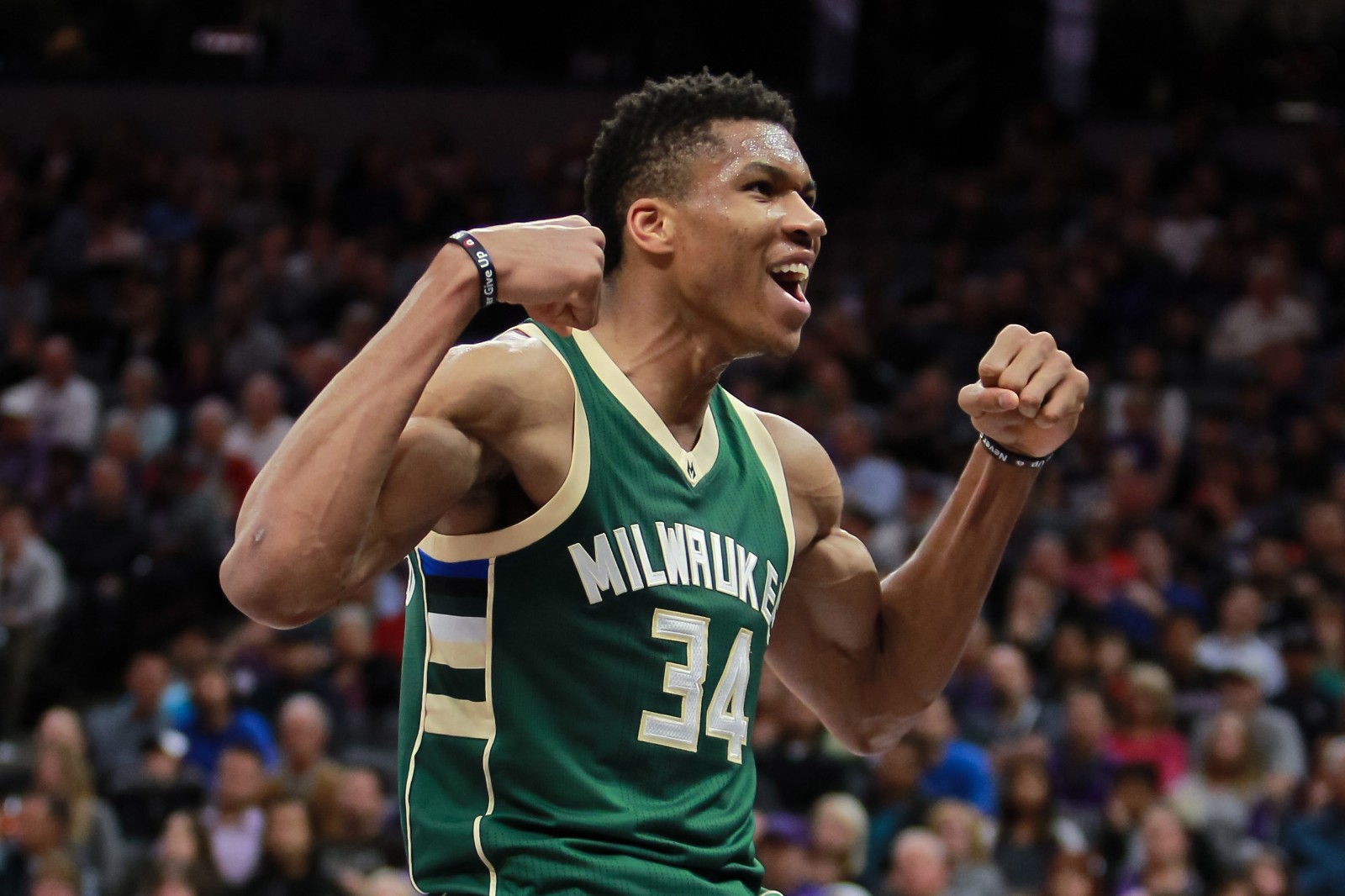 21歲身價30億！NBA當紅球星「薪水全匯給家裡」　遭起底「童年不為人知經歷」激勵世人：永不忘初心
