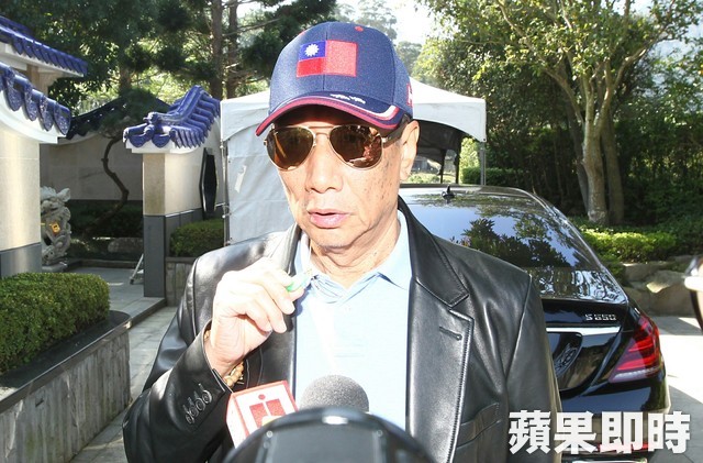 郭台銘祭前妻多年從未缺席！報告喜訊「5子8孫」福氣滿堂  身價2千億外界好奇「誰是繼承者」