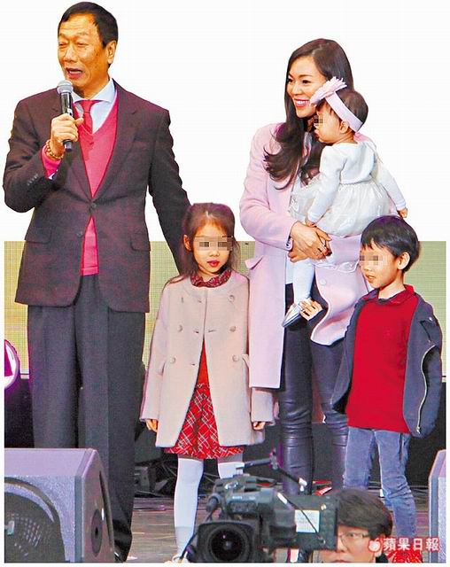 郭台銘祭前妻多年從未缺席！報告喜訊「5子8孫」福氣滿堂  身價2千億外界好奇「誰是繼承者」