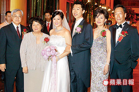 郭台銘祭前妻多年從未缺席！報告喜訊「5子8孫」福氣滿堂  身價2千億外界好奇「誰是繼承者」