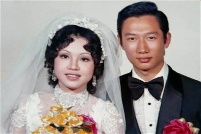 郭台銘祭前妻多年從未缺席！報告喜訊「5子8孫」福氣滿堂  身價2千億外界好奇「誰是繼承者」