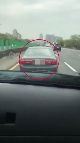 白目駕駛！國道擋住救護車「60秒堅持不讓」　警察7PUPU「直接讓他吃癟」下場好療癒