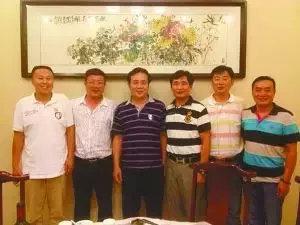 千萬倍奉還！朋友落魄潦倒「他立刻掏4600塊協助」 　 失聯32年後「竟獲贈4600萬金店面」