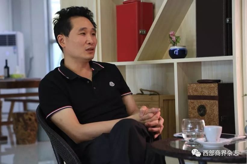 千萬倍奉還！朋友落魄潦倒「他立刻掏4600塊協助」 　 失聯32年後「竟獲贈4600萬金店面」