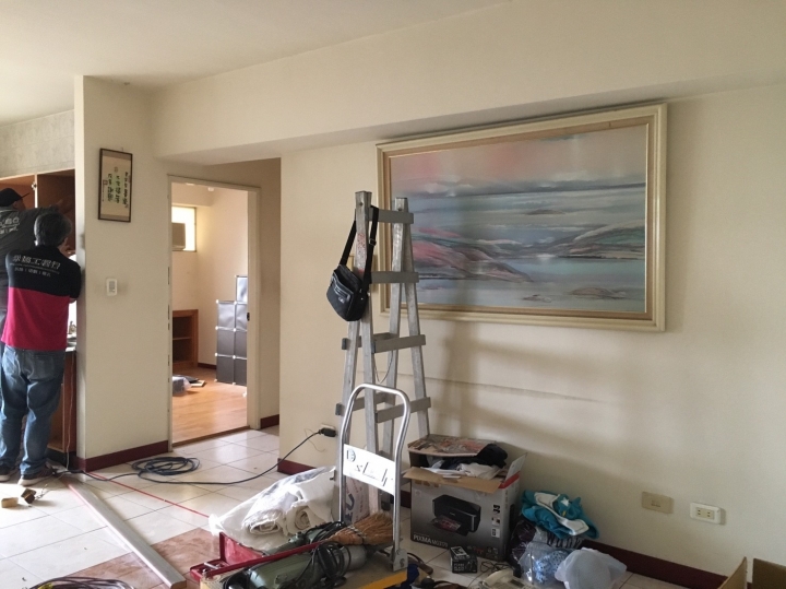 業主砸百萬改造「從小住到大20年老屋」！不起眼老家→高質感豪宅「一開電視櫃超狂收納」網讚翻