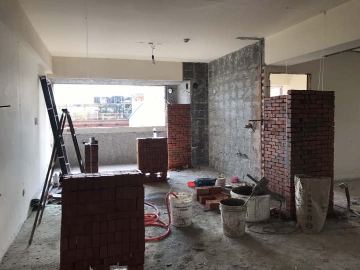 業主砸百萬改造「從小住到大20年老屋」！不起眼老家→高質感豪宅「一開電視櫃超狂收納」網讚翻