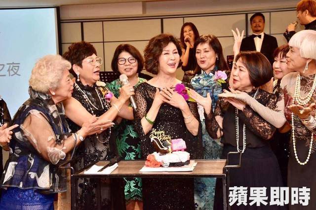 走出喪夫之痛!白嘉莉高雄慶生親友暖相伴 「家族混血二代曝光」一家根本神基因