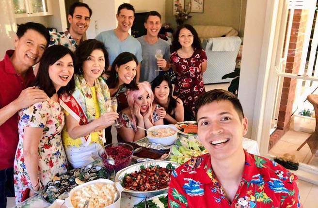 走出喪夫之痛!白嘉莉高雄慶生親友暖相伴 「家族混血二代曝光」一家根本神基因