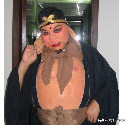 經典「豬八戒」無人超越！兒子億萬富豪「妻子69歲依然貌美」 如今74歲笑當人生贏家