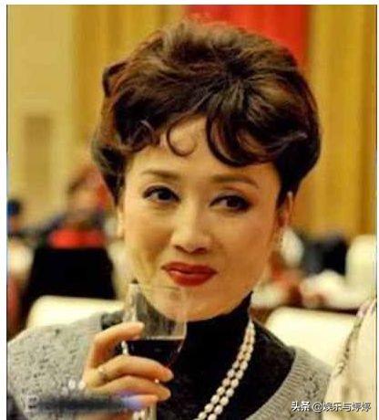 經典「豬八戒」無人超越！兒子億萬富豪「妻子69歲依然貌美」 如今74歲笑當人生贏家