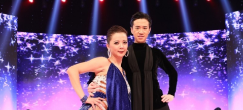 高欣欣淚憶「欠百萬卡債」被要求陪議員！與李國超不婚「疼愛繼女如親生」狂瘦10公斤奪冠軍