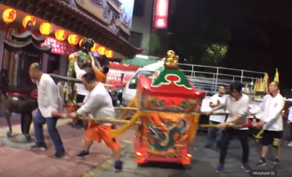 媽祖練轎「突然衝進告別式」停留4分鐘不走　信徒哽咽曝「神明背後用意」全場秒鼻酸　 