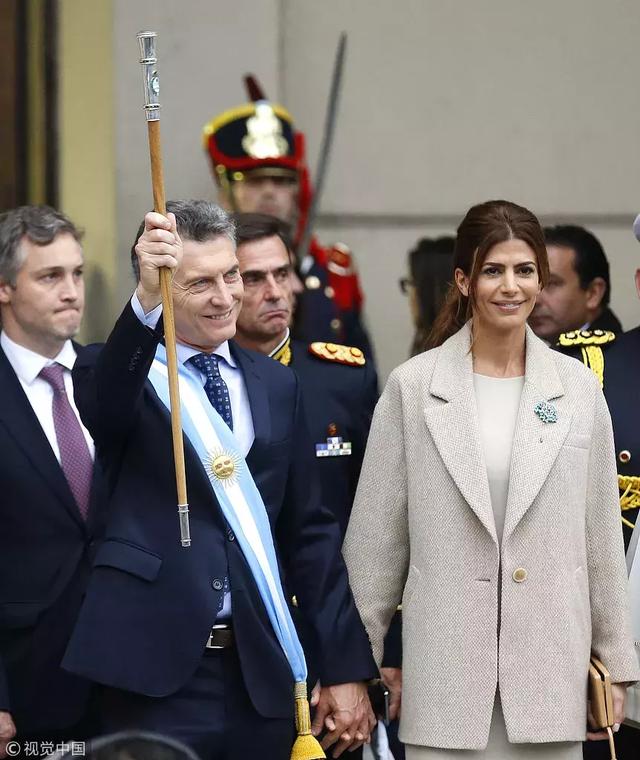 甩身價30億豪門，又嫁130億「最帥總統」35歲離過婚，還帶著孩子的她憑什麼？