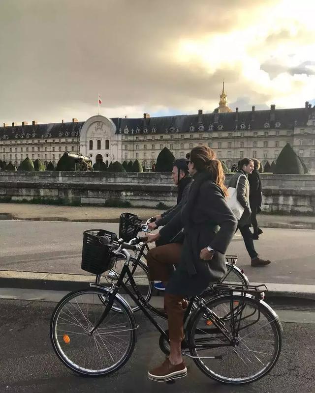 甩身價30億豪門，又嫁130億「最帥總統」35歲離過婚，還帶著孩子的她憑什麼？