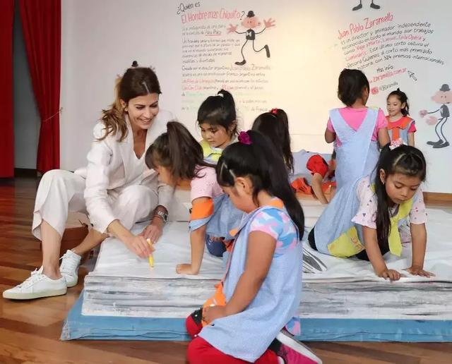 甩身價30億豪門，又嫁130億「最帥總統」35歲離過婚，還帶著孩子的她憑什麼？