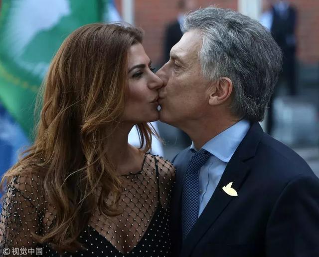 甩身價30億豪門，又嫁130億「最帥總統」35歲離過婚，還帶著孩子的她憑什麼？