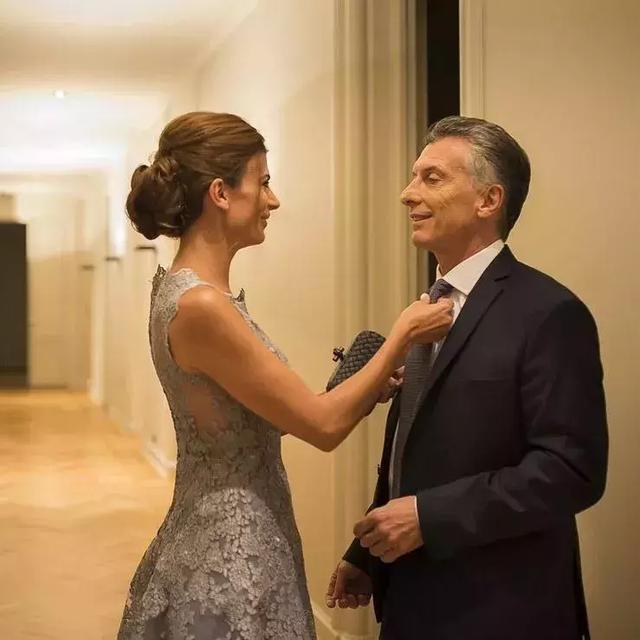 甩身價30億豪門，又嫁130億「最帥總統」35歲離過婚，還帶著孩子的她憑什麼？