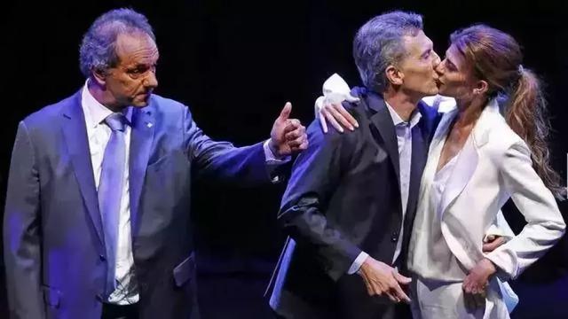 甩身價30億豪門，又嫁130億「最帥總統」35歲離過婚，還帶著孩子的她憑什麼？