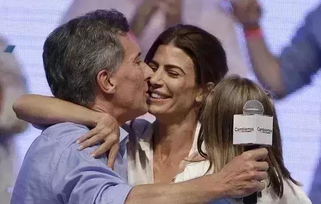 甩身價30億豪門，又嫁130億「最帥總統」35歲離過婚，還帶著孩子的她憑什麼？