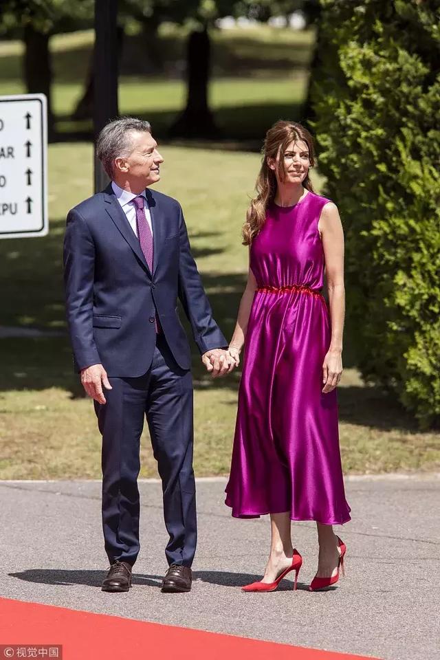 甩身價30億豪門，又嫁130億「最帥總統」35歲離過婚，還帶著孩子的她憑什麼？