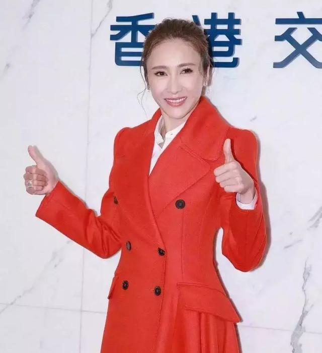 家道中落，親弟無法自理，嫁跛腳富豪！今逆襲成身價10億女總裁，被嘲臉僵的她：先管好你自己！