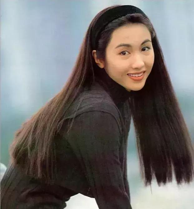 家道中落，親弟無法自理，嫁跛腳富豪！今逆襲成身價10億女總裁，被嘲臉僵的她：先管好你自己！