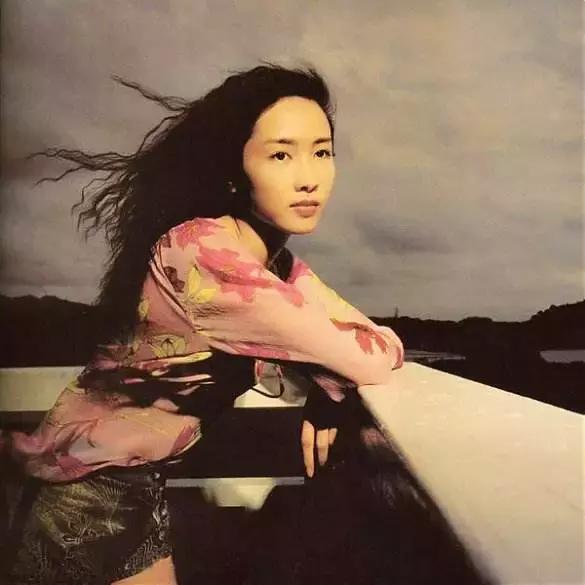 家道中落，親弟無法自理，嫁跛腳富豪！今逆襲成身價10億女總裁，被嘲臉僵的她：先管好你自己！