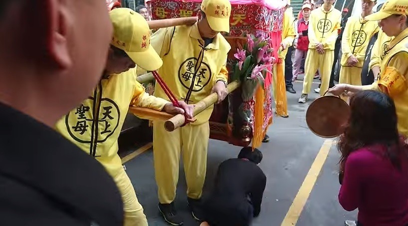 白沙屯媽祖沒去他家！彰化哥不滿「直接離隊走人」　1小時後「神秘阿公敲門說話」他嚇翻道歉